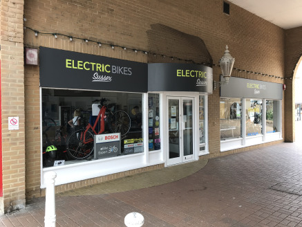 HIGHLY VISIBLE SHOP UNIT TO LET AT BRIGHTON MARINA