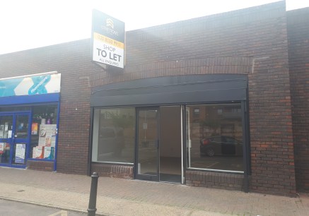 A newly refurbished retail unit comprising open plan sales areas with partitioned kitchenette and WC.

Newly refurbished and in new condition with wooden flooring and spot lighting. Benefiting from access to the rear for deliveries and electric rolle...