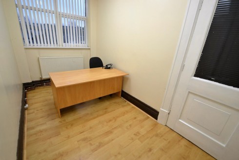 Available now !! C&R City are pleased to offer this office space , situated in the heart of Salford with excellent transport links to Manchester city centre and motorway links such as the M60 and M61 within a short distance of Gyms, shops and the Tra...