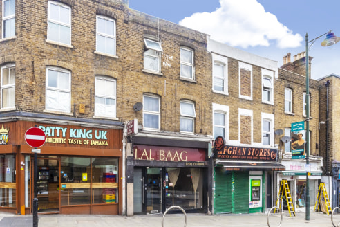 The unit benefits from being on a prominent position on the parade on Knights Hill. The commercial space is currently operating as a curry house and comprises a front retail area, kitchen to the rear and a basement with toilets, a small office and st...