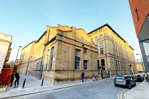 Springfield House comprises of a prominent and attractive converted Victorian warehouse building arranged over ground and two upper floors with an internal courtyard. 

The unit provides a creative warehouse feel throughout, with an abundance of char...