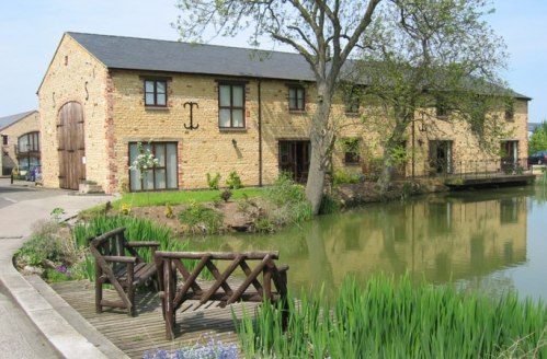 Built in 1998, this stone-built office has Cat 2 lighting and raised access flooring throughout, as well as nine feet high ceilings giving a sense of spaciousness. There is a small kitchen area as well as ladies and gents W.C's....