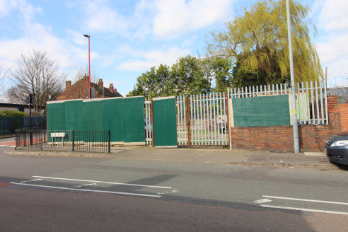 Prominent yard located at the junction of Factory Road and Park...