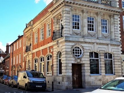 A 803 sq ft prominent self-contained city centre office situated in The Avenue which is situated in the heart of Worcester city centre. Worcester Foregate Street station and Worcester bus station being under 200m away. There are also a number of publ...