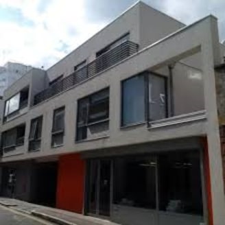 Very cool designer ground floor fully fitted offices / studio / showroom with own street entrance. Suitable for creative companies, architects, designers and other sectors. Now available to purchase (long leasehold approx. 122 years) or to rent on a...