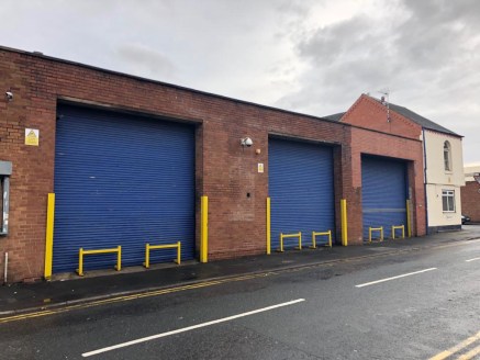 LARGE industrial warehouse in ASTON with three roller shutter doors and minimum eaves height of over...