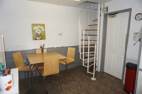 Well Established hairdressing salon located in Thornton Cleveleys adjacent to Marsh Mill Craft Village and Windmill. Operated by landlord for in excess of 30 years. Spacious salon with tiled flooring and suspended ceiling, rear staff area and wc....