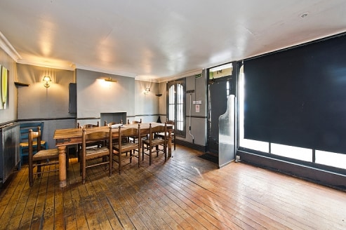 A THREE STOREY RESTAURANT PREMISES (A3) OFF NOTTING HILL GATE\n\nOverview\n\nTo Let\n\nThe frontage is part glazed, with a raised ground floor entrance leading to a restaurant seating area. The ground floor is split level with the middle and rear sec...