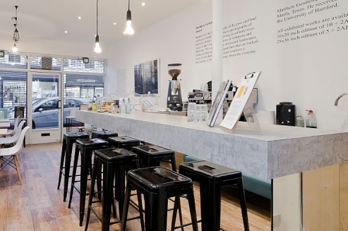 A CAFÃ / RETAIL PREMISES (A1) CLOSE TO THE JUNCTION WITH GOLBORNE ROAD\n\nOverview\n\nTo Let\n\nThe shop premises (A1) has a fully glazed frontage directly onto Portobello Road, which leads to an open plan cafe / retail area. To the rear is an offic...