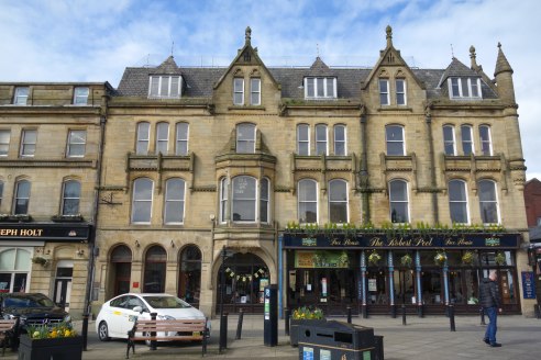 The property comprises of a 1900's constructed office building, being a Grade II listed façade. The available offices are at first floor level and are accessed by a lift. The accommodation is largely open plan, with Male and Female w.c's and kitchen,...