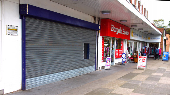 <p>In a popular residential suburb, just 4 miles south west from Macclesfield town centre, with easy access off the A536.&nbsp;</p>

<p>Macclesfield is an affluent market town in the heart of Cheshire with a population of over 52,000.</p><ul>

<li>Co...