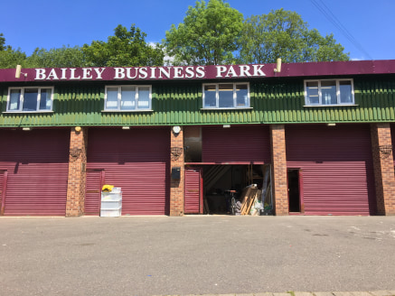 STORAGE UNIT

£125 per week

LOCATION 

The premises are located on the well-established Clough Bank Estate, with the unit prominantley positioned fronting Grimshaw Lane in Bollington Bollington is approximately 13 miles south of Manchester City Cent...