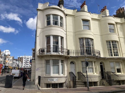 Superb starter office unit in central Brighton location available to let on flexible terms.