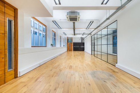 Strapline: Attractive Victorian converted warehouse estate - Contemporary designed accommodation - Wood flooring - Air conditioning - Modern light...