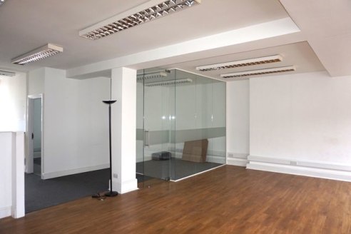 Open Plan Office Units with some demountable glass partitioning * Shoreditch location * and D2 Gym Useage on basement level...