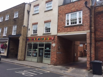 The property is situated in the centre of Eton, approximately equidistant between Windsor Bridge and Eton College. The village benefits from a variety of retail outlets, restaurants and pubs and is established as a popular destination for tourists an...