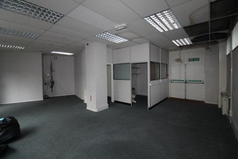 Self-Contained Ground Floor Office / Retail Premises in WEDNESBURY - Total NIA - 700 ft2 (65.03 m2)...