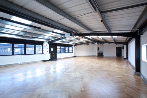 Spectrum House offers a range of newly refurbished units in a variety of different sizes. Tenants have a unique opportunity to benefit from a traditional lease within a vibrant community. The workspace allows tenants to retain their brand identity an...
