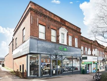 The property is arranged on ground floor only.\n\nLocation: The premises are located in a very prominent secondary position within Central Road. Traders close by include SAINSBURY'S LOCAL, PIZZA EXPRESS, WILDWOOD, and BRONCO's Bar-B_Q/ Rib Shack. WAI...