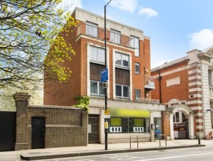 The subject property consists of ground only retail space. Other traders nearby include Surge, Draft House, Puregym, Summit Recruitment, Wagamama. A ground floor unit with A2 (Financial & Professional Services) use, in accordance with the Town and Co...