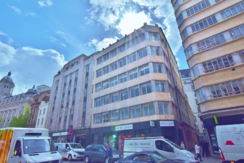 Open plan office space available on High Holborn, with a roof terrace!...