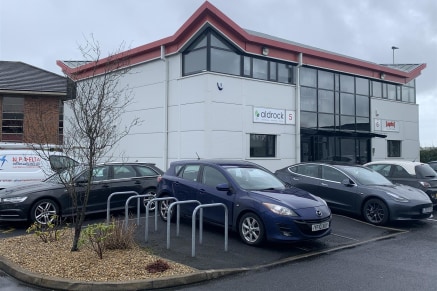 The property comprises a high specification end terraced 2-storey office building of steel frame construction with feature king span cladding and glass walls under pitched insulated steel profile roof.<br><br>The available suite is on the ground floo...