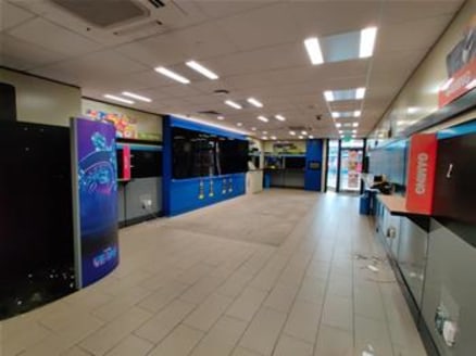 A prominently located ground floor lock up shop in the heart of Hounslow. Suitable for A1 & A2 uses.\n\nAccommodation\n\nAll measurements are approximate and measured on a gross internal area basis\n\nTOTAL (NIA)\n1,232 sqft\n114....