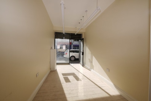 Victor Michael is pleased to present this commercial unit to the market. Situated on a prime, busy road, this property comes with a A1 License. Also benefiting from central heating and double glazing throughout the property. Further benefits include...