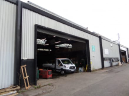 UNIT 5 JUBILEE TRADING ESTATE, EAST TYNDALL STREET, CARDIFF, CF24 5EF\n\nFOR SALE/TO LET\n11,819 Sq.Ft.\n\nA mid-terraced workshop unit inclusive of ground and first floor office and ancillary accommodation. Unit also benefits from 3.2t gantry crane....