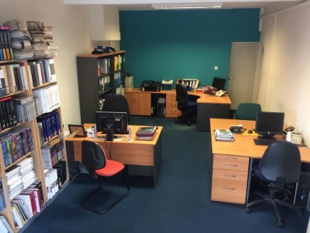 Self-contained ground floor retail/office unit with street frontage set within a small parade of retail units, located just off Camberwell New Road and within a short distance of The Oval Underground station (Northern Line). There is also convenient...