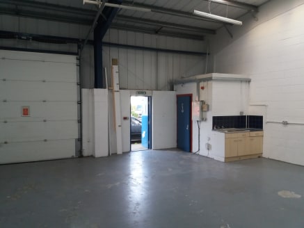 Flexible office and workshop accommodation on easy in/out terms.

Self storage units available. 

20-2,000 sq ft

Terms on application