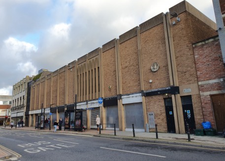 The subject property comprises a two storey self-contained unit benefiting ground floor retail accommodation with fully glazed frontage. The first floor was previously used for offices and storage....