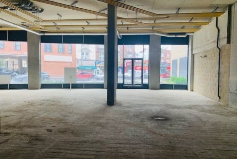 Available immediately<br><br>Crown Lets 4u Estate Agents are proud to present a large new built unit in a corner position on the main London Road....