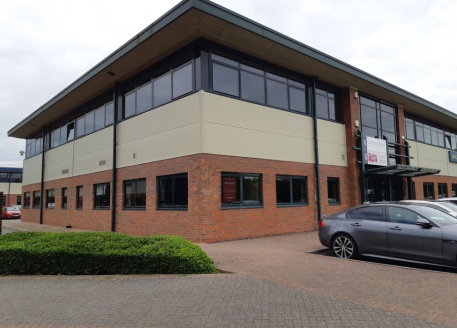 First floor office suite in prominent location close to amenities. Quality fit-out. Double glazed windows and blinds, suspended ceiling with 600 x 600 category II lighting, perimeter trunking, carpeted and well decorated. 3 separate meeting rooms, se...