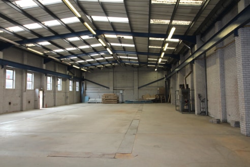 HIGH BAY warehouse with three storey offices in Birmingham CITY CENTRE - Total (GIA) 10,179 ft2 (945.65 m2)...