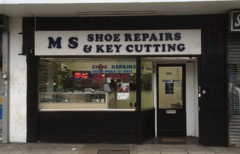 The premises are located within a parade of shops on Caledonian Road close to its junction with Copenhagen Street. Caledonian and Barnsbury station is nearby, Kings Cross is about ½ a mileto the south. Comprises the ground floor and basement of a ter...