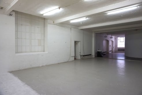 Available immediately<br><br>Shoreditch 3,086 sq. Ft. (approx.) Ground floor self-contained former photographic studio or suitable for other uses (subject to Landlords and planning consent)...