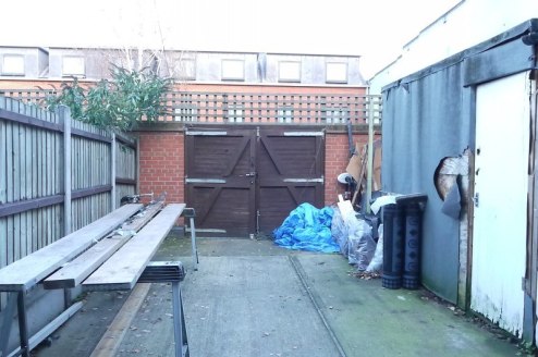 Victor Michael is pleased to present this lovely contemporary laundrette business for sale.
