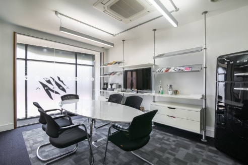 The unit benefits from a high- spec finish which includes air conditioning, a fully fitted out kitchen, trunking and secure bike storage.

As per the change the change in the use class system, the unit now falls into class 'E'. This means that the un...
