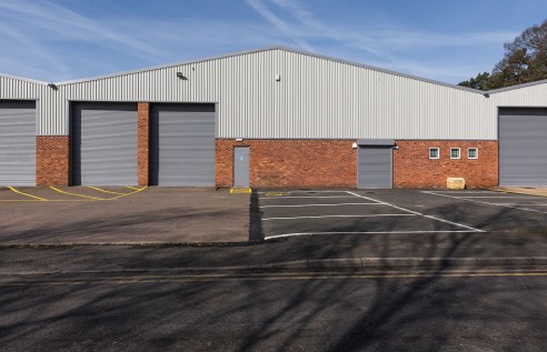 Vale Industrial Estate comprises 3 industrial units, that have been refurbished and can be made available combined or in part subject to availability.\n\nUNIT 2\nThe premises provide warehouse of steel portal frame construction with part brickwork /...