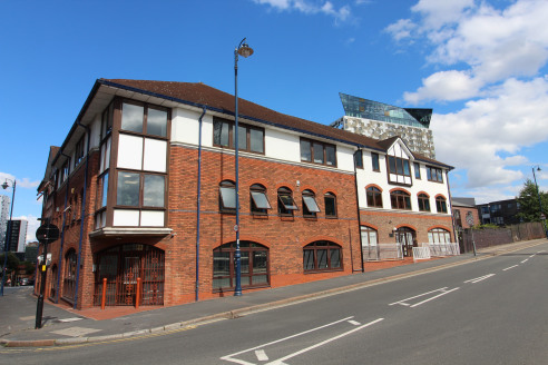 Modern, Furnished CITY CENTRE Office with Car...