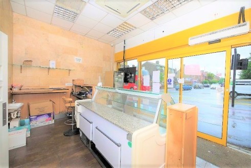 We are pleased to bring to the market this business opportunity A3 shop. Located in a fantastic location.