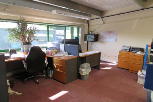 Unit 2 comprises a self-contained first floor air condition office floor arranged in open plan. The unit has the following approximate floor areas:...