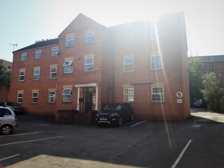 4,680 sq ft town centre office with onsite car parking. Accommodation over three floors, close to local amenities and excellent links to the M5 and M42 motorways.