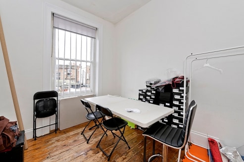 A SHOP PREMISES & UPPERS (A1) ON PORTOBELLO ROAD\n\nOverview\n\nTo Let\n\nThe premises (A1) has a fully glazed frontage direct onto Portobello Road, which leads to an open plan retail area with the stairwell to the rear. The upper parts are arranged...