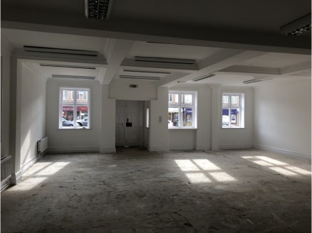 The former Lloyds Bank building is an imposing detached period building set over 3 storeys situated in a central location on Grayshott high street. With many banks now favouring an online presence, this is a rare opportunity to purchase a feature pro...