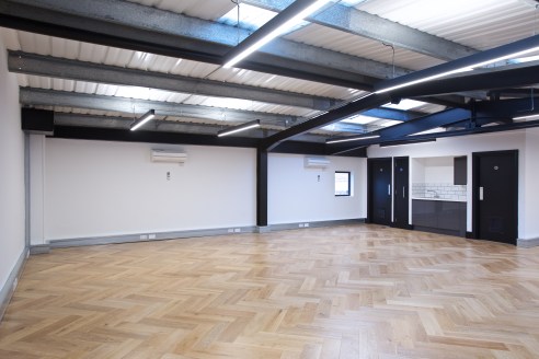 Spectrum House offers a range of newly refurbished units in a variety of different sizes. Tenants have a unique opportunity to benefit from a traditional lease within a vibrant community. The workspace allows tenants to retain their brand identity an...