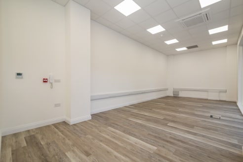 The property has been subdivided into 5 separate office units which range in size from 173 sq ft up to 536 sq ft. The office units benefit from large windows, air-conditioning, DDA compliant facilities and are located within a quiet area of the devel...