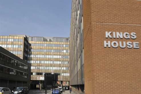 Kings House is a modern office building which currently has a ready made suite available of 2,899 sq ft. The offices are arranged to provide open plan workspace, together with meeting rooms and a large kitchen/breakout area. The building has an attra...