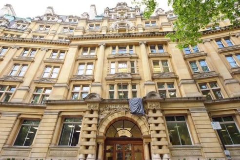 Available immediately A fully fitted and ready to move in to suite in the heart of the Square Mile. Shared facilities available on the ground floor....